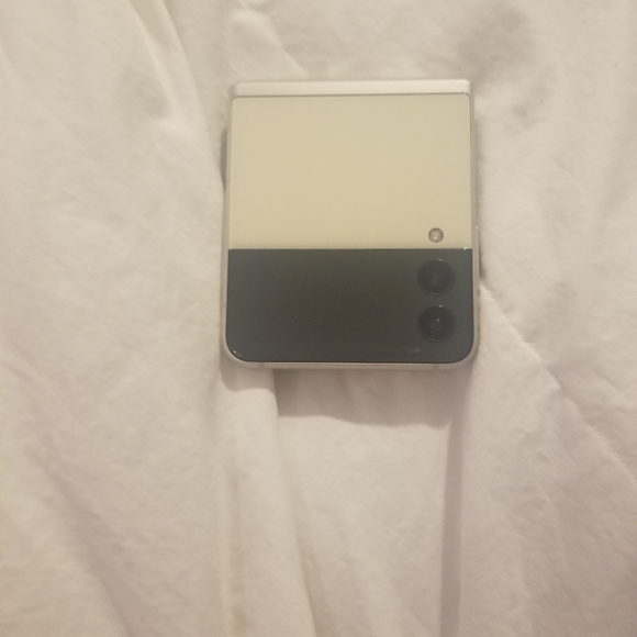 Z fold flip smart phone - Picture 2 of 3